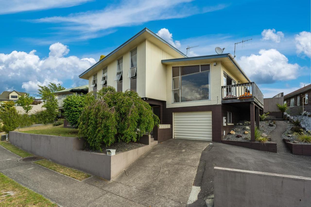 The Family Hub Villa Taupo Exterior photo